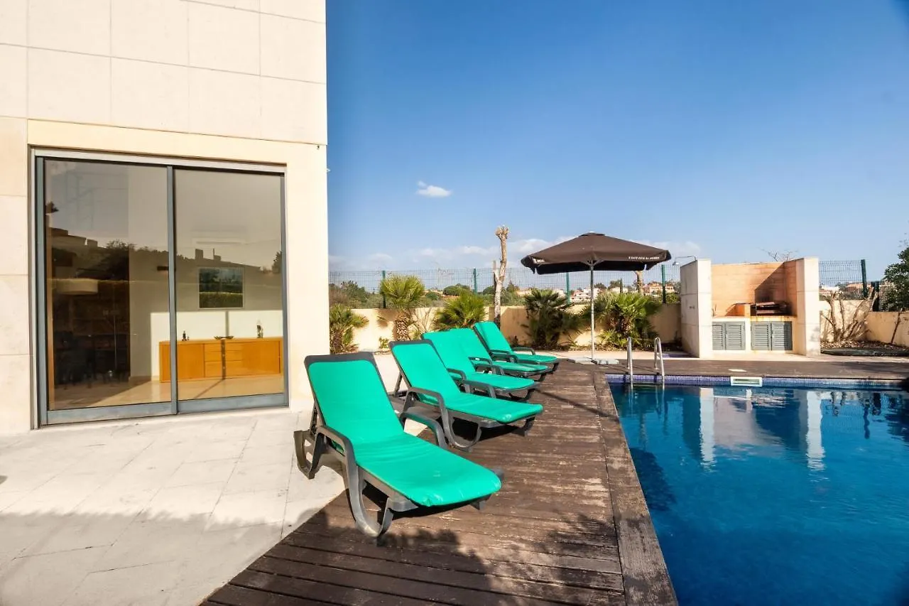 Linda Oura Beach 4Br Villa 10 New For Rent! Albufeira 0*,  Portugal
